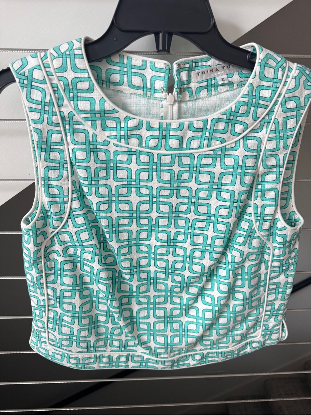 Trina Turk Sleeveless Top in Teal and White Geometric Chain-Link pattern - 2 💚🤍